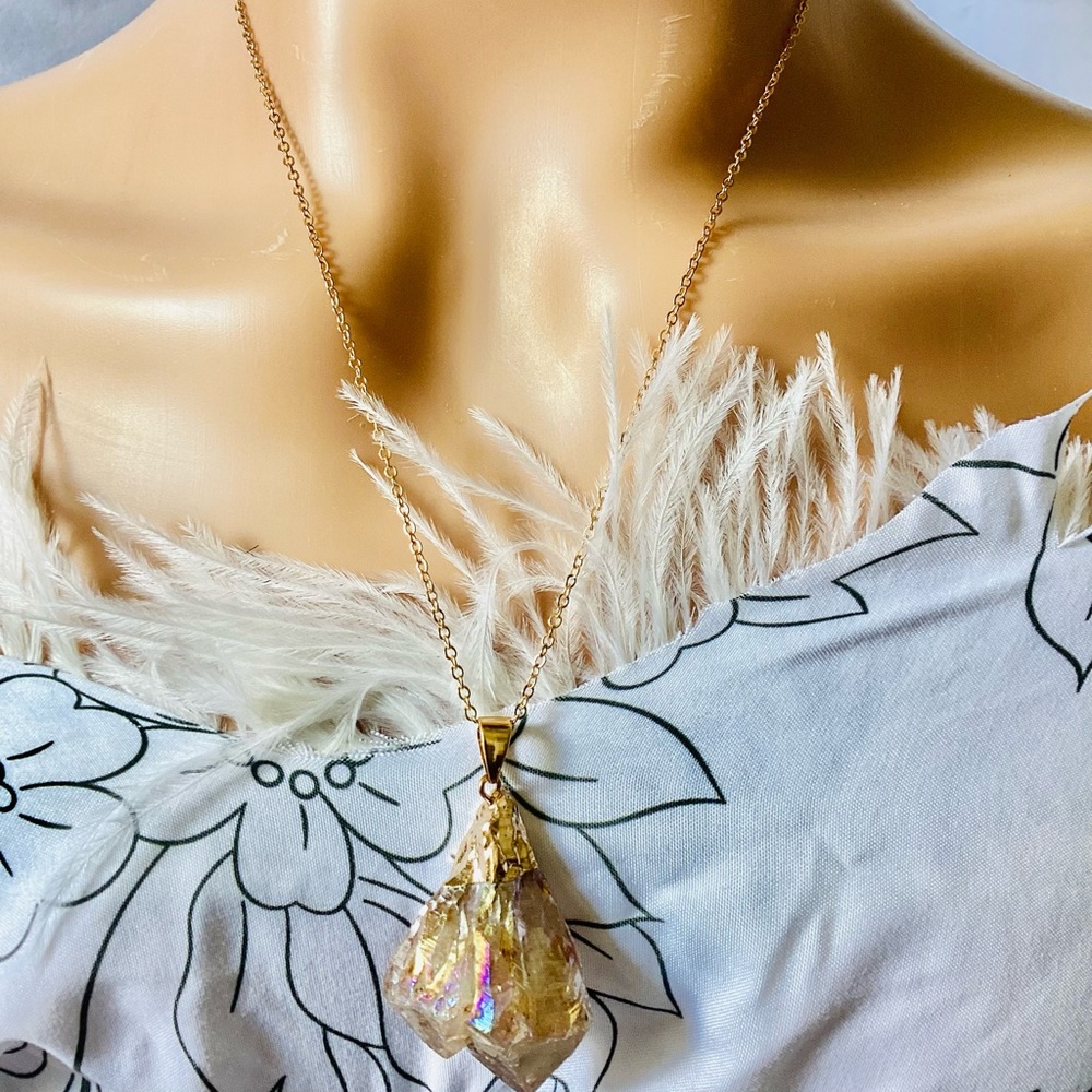 ✨❤️✨Gorgeous Gold color necklace included beautiful color gemstone pendant woman